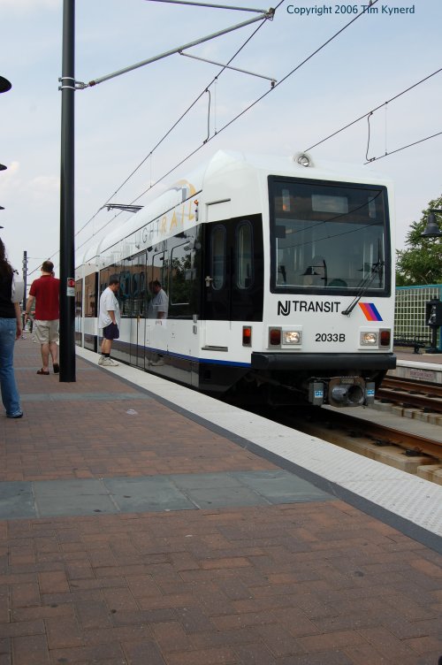 Tram stopping, 22nd Street