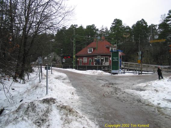 Igelboda, station building and road crossing