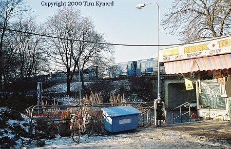 Abrahamsberg, exterior view with C20 train on viaduct