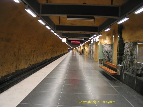 Akalla, long view of platform 1