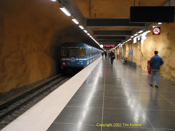 Akalla, train on platform 2