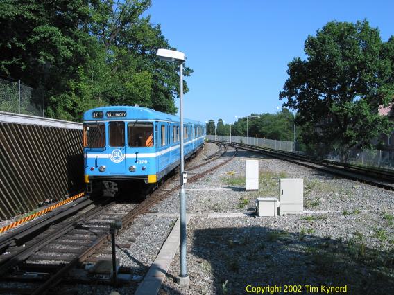 Alvik, southbound train departing