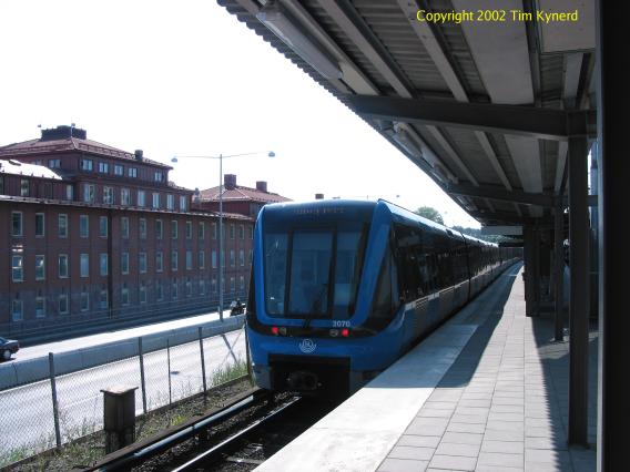 Alvik, northbound train