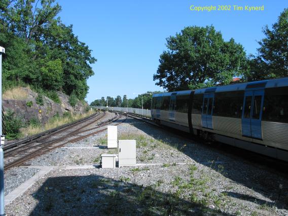Alvik, northbound train approaching