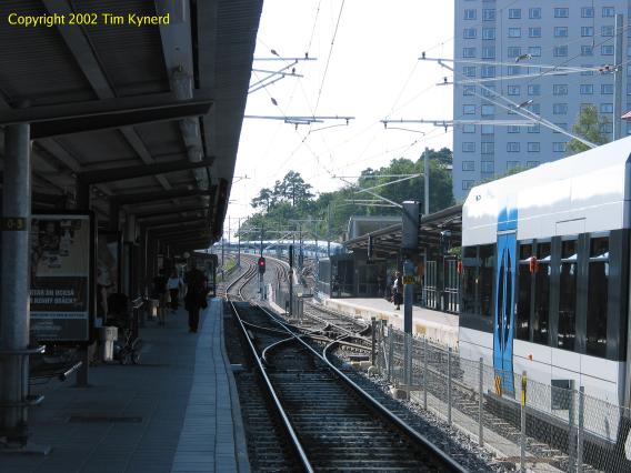 Alvik, car on line 12 stopped on track 3