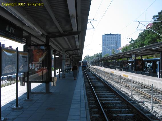 Alvik, car on line 12 stopped on track 2