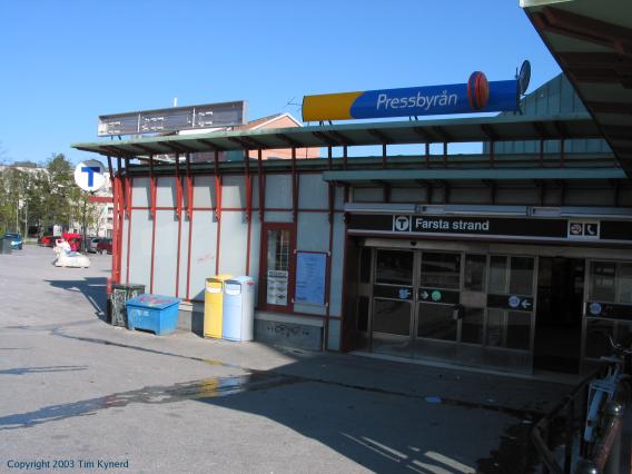 Farsta strand, station entrance