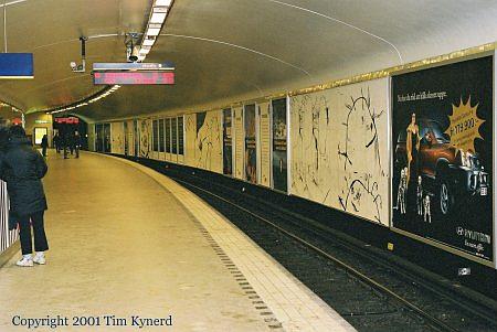 Fridhemsplan, Tub1, northbound track and platform face