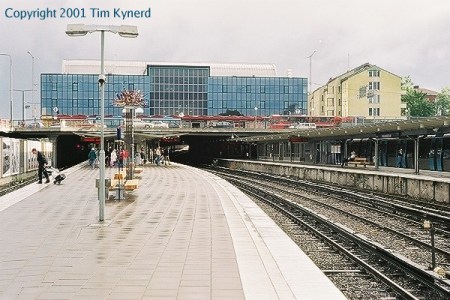 Gullmarsplan looking south, both platforms