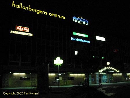 Hallonbergens centrum, night view