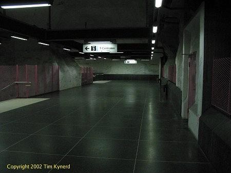 Hallonbergen, mezzanine