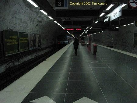 Hallonbergen, southbound platform