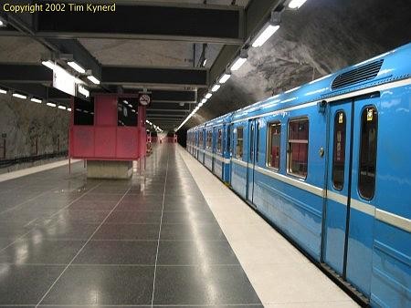 Hallonbergen, empty train stopped