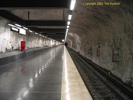Hallonbergen, platform 2 from south end