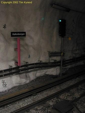 Hallonbergen, track 3, signal