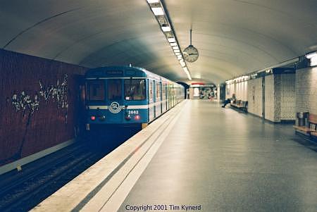 Hornstull, northbound train departing