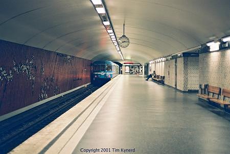 Hornstull, northbound train leaves