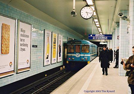 Hötorget, northbound train departing