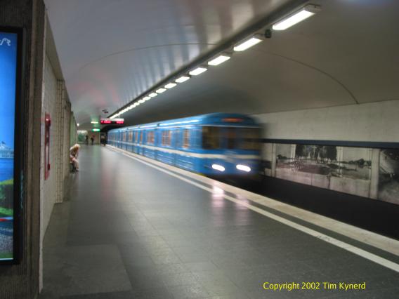 Karlaplan, northbound train arriving
