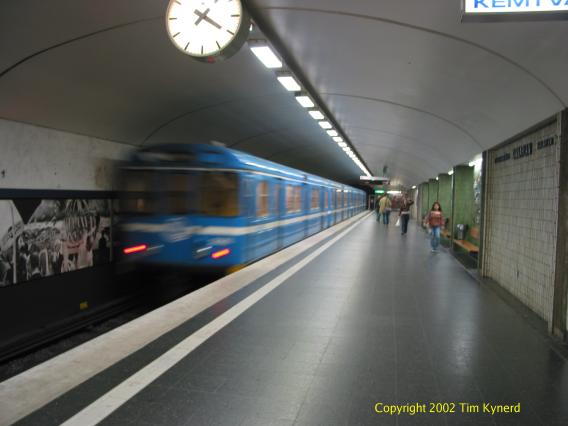 Karlaplan, northbound train departing