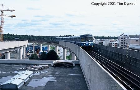Kista, northbound train arriving