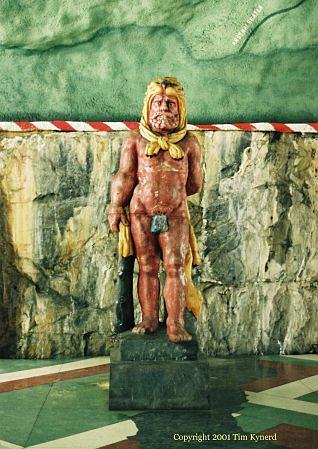 Kungsträdgården, south entrance, statue on platform