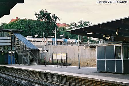 Liljeholmen, southbound platform and light rail car