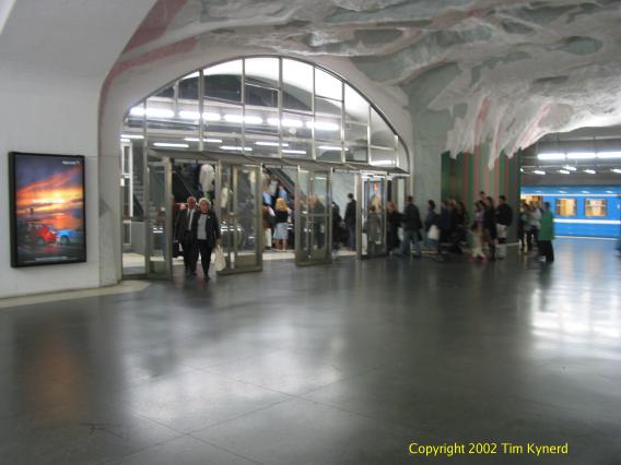 M&ouml;rby centrum, passengers exiting