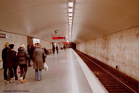 Östermalmstorg, southbound track and platform face