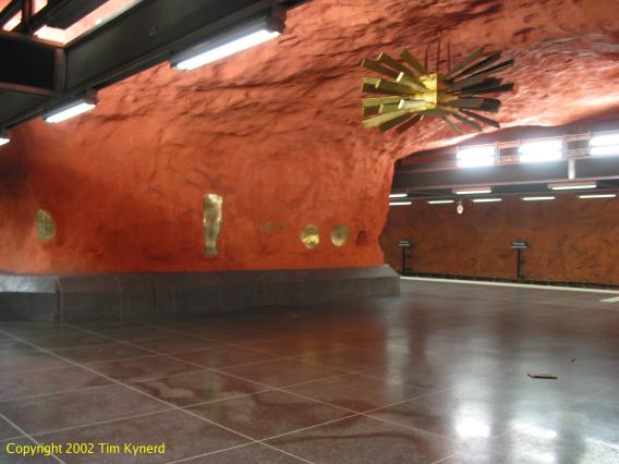 RInkeby, mid-platform passage between tracks 3 and 4