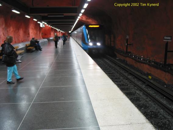 Rinkeby, southbound train arriving