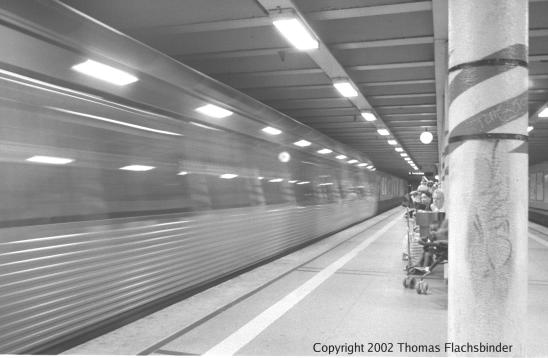Skanstull, southbound train arriving