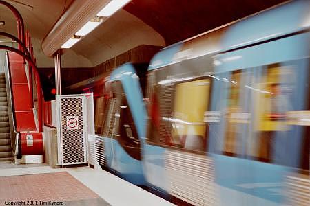 Skarpnäck, northbound train departing