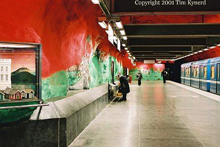 Solna centrum, northbound platform face looking south