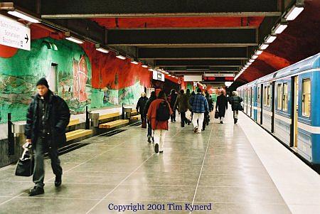 Solna centrum, southbound train stopped