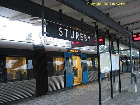 Stureby, northbound train at platform