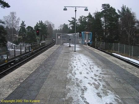 Stureby, southbound train arriving
