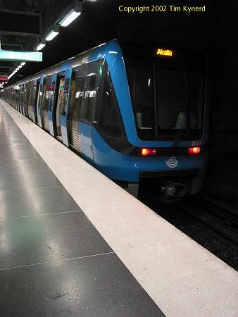 Västra skogen, northbound C20 train