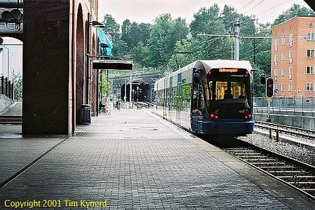 Alvik, southbound car departing
