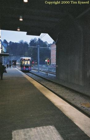 Car departing Alvik