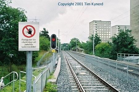Valla torg, tracks looking timetable south