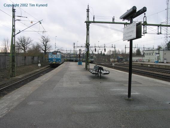 Älvsjö, train leaving southbound