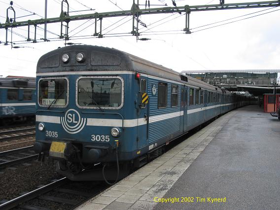 Älvsjö, train reversing to run south