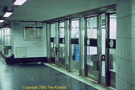 Sundbyberg, station entrance