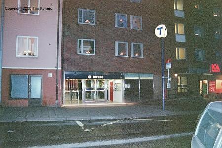 Entrance to Duvbo station