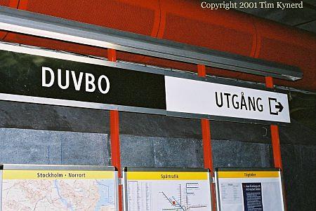 Duvbo, station signs