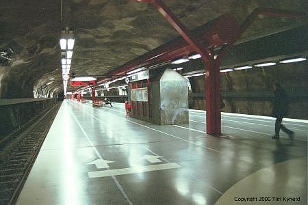 Duvbo, southbound track and platform face