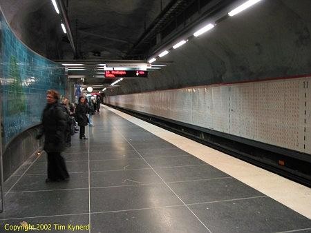 Universitetet, southbound platform