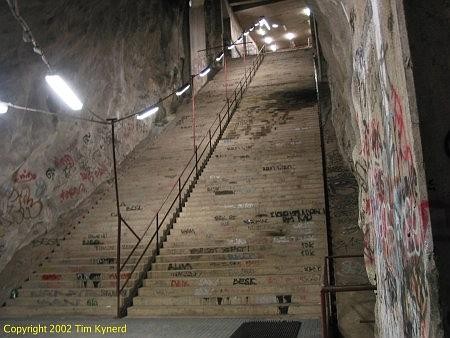 Universitetet, emergency exit