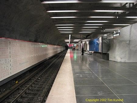 Universitetet, southbound platform